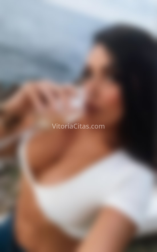 Ariadna, morena aventurera. 613968258. Citas en VITORIA, VITORIA. www.vitoriacitas.com.