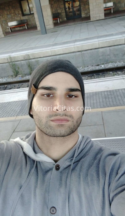 Saúl, educado y buen amigo. 610657829. Citas en VITORIA, VITORIA. www.vitoriacitas.com.