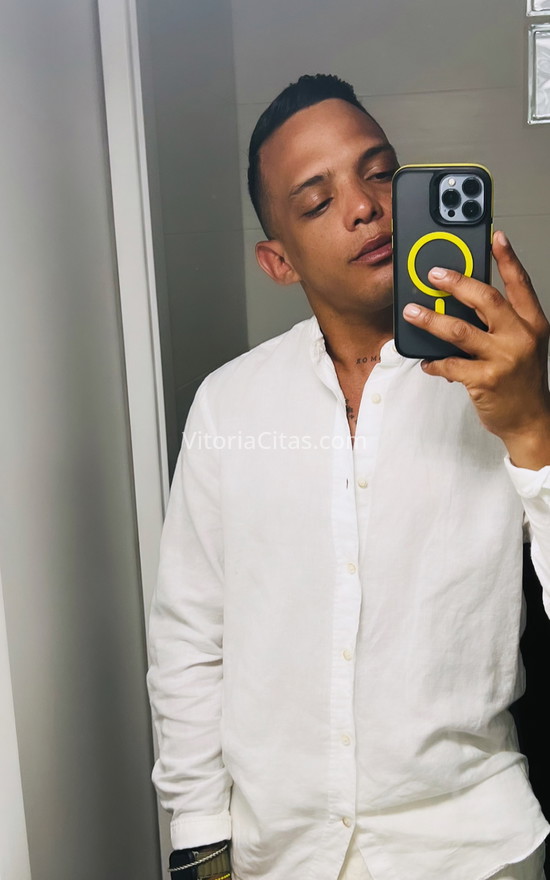 Gabriel, latino. 631126262. Citas en VITORIA, VITORIA. www.vitoriacitas.com.