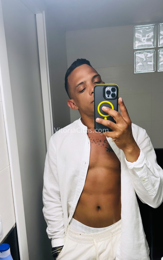 Gabriel, latino. 631126262. Citas en VITORIA, VITORIA. www.vitoriacitas.com.