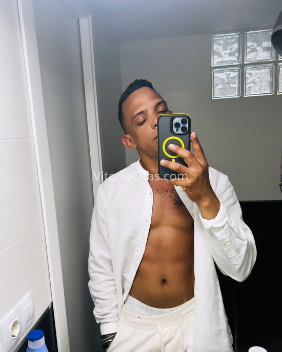 Gabriel, latino. 631126262. Citas en VITORIA, VITORIA. www.vitoriacitas.com.