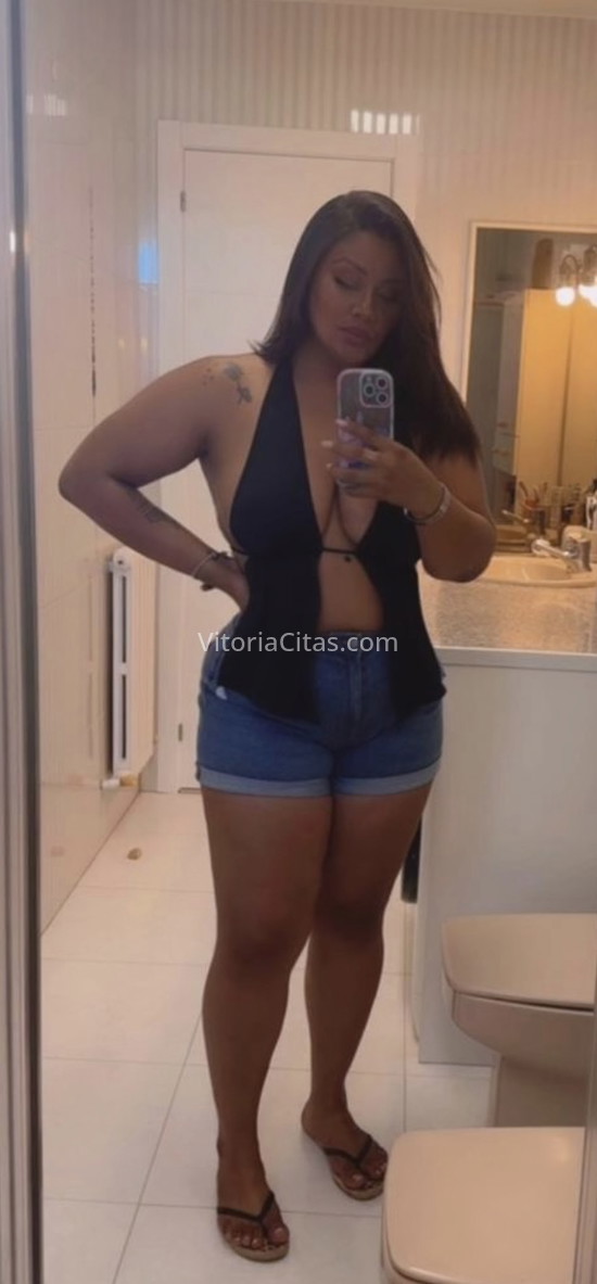 Juliana, chica brasileña . 647549930. Citas en VITORIA, VITORIA. www.vitoriacitas.com.