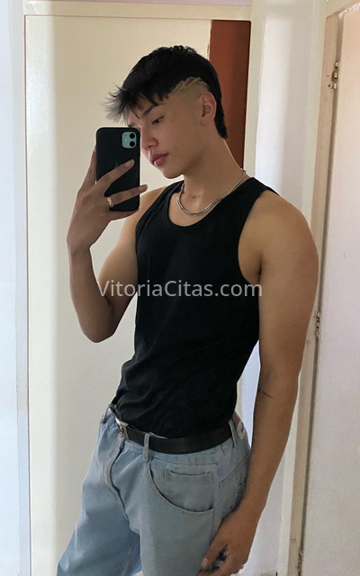Cris, latino 19 años . 643176930. Citas en VITORIA, VITORIA. www.vitoriacitas.com.