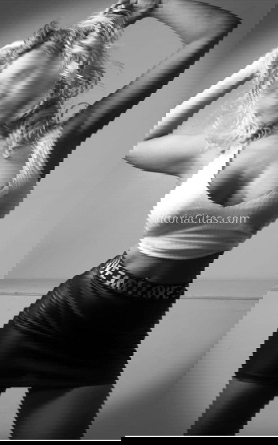 Sara, rubia venezolana de 45 años. 612415931. Citas en VITORIA, VITORIA. www.vitoriacitas.com.